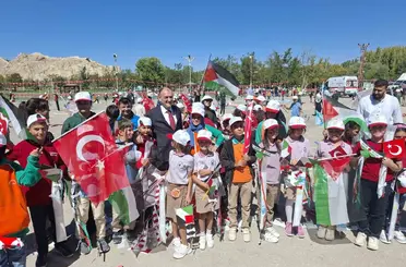 Gazzeli çocuklar için uçurtmalar gökyüzüyle buluştu
