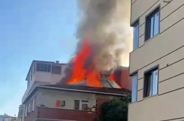 Gebze’de 3 katlı apartmanda korkutan yangın 