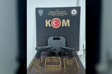 Gebze’de ruhsatsız silah ve change araç operasyonu 