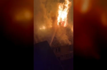 Geceyi aydınlatan yangın mahalleyi ayağa kaldırdı 