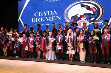 Geleceğin iletişimcileri mezuniyet heyecanı yaşadı 