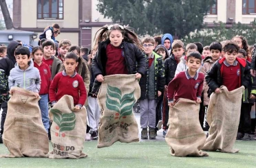 Geleneksel Oyunlar Tırı Manisa’da çocuklarla buluştu 