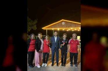 Genç güreşçiler Feke’nin gururu oldu 