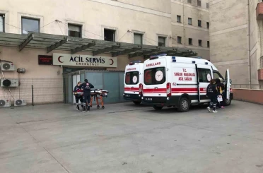 Genç kadın evinin camından düşerek ağır yaralandı 