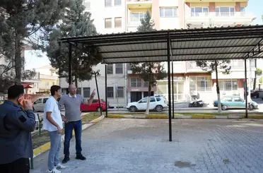 Germencik’te minibüs durağına gölgelik tente uygulaması
