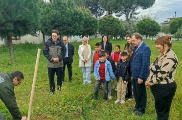 Germencik’te özel öğrenciler Orman Haftası’nda fidan dikti 