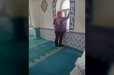 Germencik’te vatandaşların ibadeti için camilerde temizlik sürüyor 