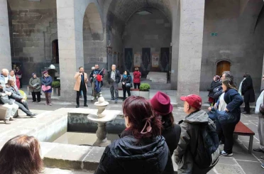 Gevher Nesibe Tıp Tarihi Müzesi’ne hayran kaldılar 