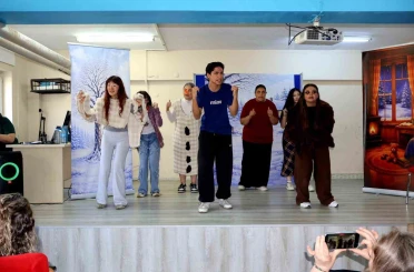 Gezici tiyatro, öğrencileri sanatla buluşturdu 