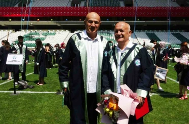 Giresun Üniversitesi’nin en dikkat çeken mezunları oldular: Biri 40 yıllık gazeteci, diğeri 5 çocuk babası fındık üreticisi 