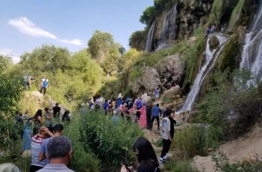Girlevik Şelalesi bayramda ziyaretçi akınına uğradı 