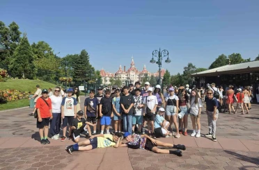 GKV’li öğrenciler Disneyland Paris’te 