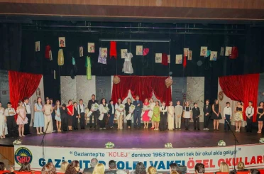 GKV’li öğrencilerden dev prodüksiyon: "Lüküs Hayat" ayakta alkışlandı 