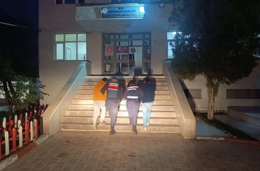 Göçmen kaçakçılığı operasyonunda 3 organizatör ve 27 kaçak göçmen yakalandı