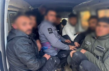 Göçmenler balık istifi gibi taşınırken yakalandılar 