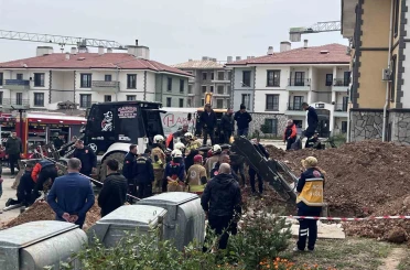 Göçük altında kalan işçi için ekipler seferber oldu 