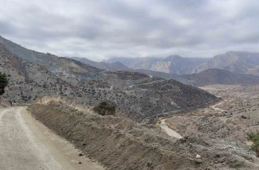 Göçük altında kalan işçiyi kurtarma çalışmaları sürüyor 