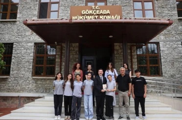 Gökçeada’da Minik Kalemlerden Büyük Başarı: 34 Öğrencinin Eserleri Kitaplaştı 