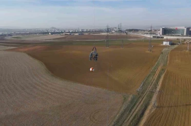 Gökyüzünde zorlu mesai: TEİAŞ ekipleri hatları helikopterle bakımdan geçiriyor 