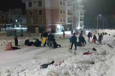 Gölbaşı ilçesinde vatandaşların kar keyfi 