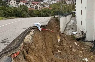 Gölcük’te 65 kişinin yaşadığı bina tahliye edildi
