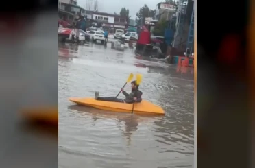 Gölde değil sokakta kano keyfi 