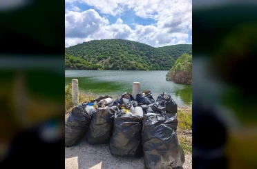 Göleti el birliğiyle temizlediler 