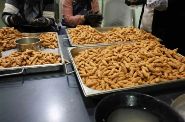 Gönüllüler el ele verdi her gün 250 ihtiyaç sahibine iftar hazırlıyor 