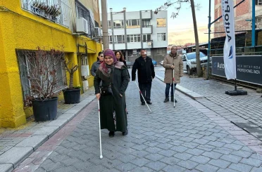 Görme engelli bireyler bu kursta hem sosyalleşiyor hem de günlük hayatlarını kolaylaştırıyor 