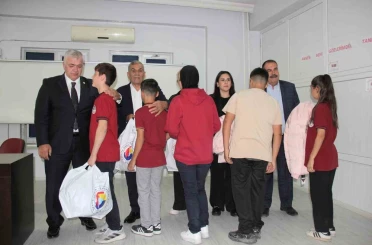 GTB ve TOBB iş birliğiyle 14 okulda öğrencilere kışlık kaban desteği 