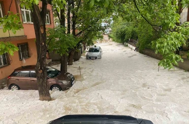 Gümüşhane’de dolu ve sağanak hayatı felç etti 