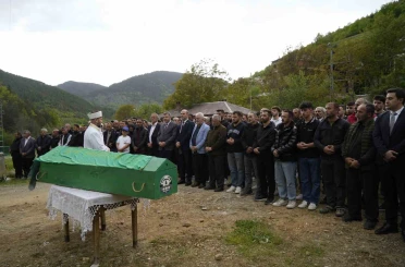 Gümüşhane’de öldürülen genç kadın son yolculuğuna uğurlandı 