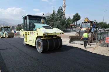 Güneşli Mahallesi Fidanlık Caddesi’nde asfalt çalışmaları tamamlanıyor 