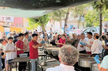 Güroluk Mahallesi’nde 34 yıllık aşure geleneği yaşatılıyor 