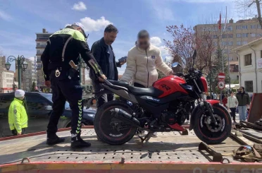 Gürültülü egzoz kullanan motosikletliye 16 bin 329 TL ceza 
