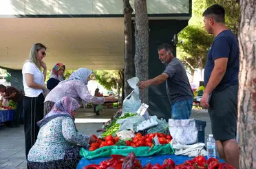 Hacıömerli’de salı pazarı bereketi
