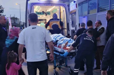 Hafif ticari aracın çarptığı kurye ağır yaralandı, kaçan sürücü yakalandı 