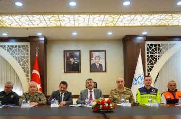 Hakkari Valisi Çelik trafik güvenliği toplantısına katıldı 