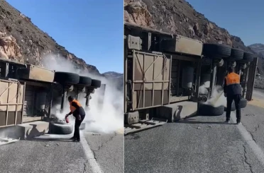 Hakkari-Van yolunda tır devrildi 