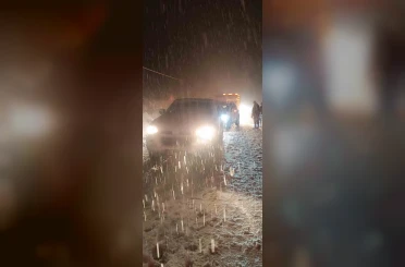 Hakkari’de çığ düştü: Çok sayıda araç yolda mahsur kaldı 