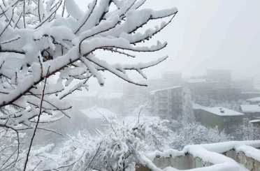 Hakkari’de kar afeti: Ekipler aralıksız çalışıyor 
