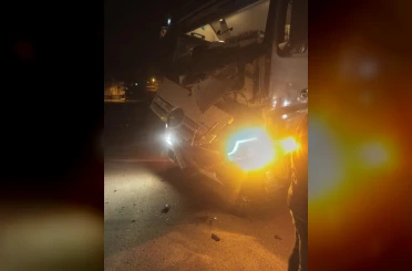Hakkari’de tır ile minibüs çarpıştı: 1 yaralı 