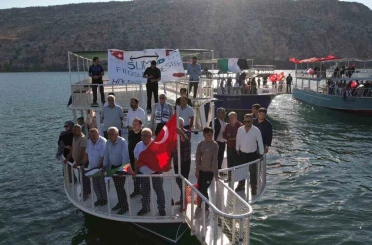 Halfeti’de teknelerle Sumud Filosu’na destek 
