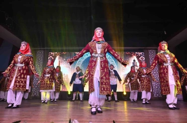 Halk dansları gala gecesi büyüledi 