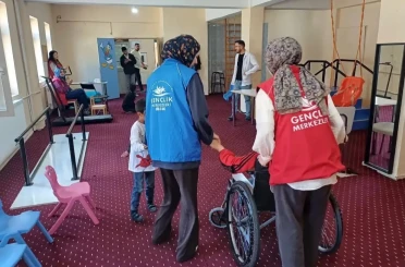 Hamur Gençlik Merkezi’nden özel öğrencilere anlamlı ziyaret 