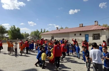 Hamur’da Damla Gönüllülük Hareketi projesi gençlerle buluştu 