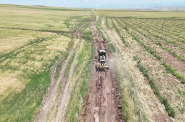 Hasat dönemi öncesi Siirt’te arazi yollarında bakım seferberliği 