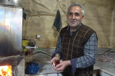 Hasköy’de 40 yıllık çay evi: Kağıt oyunu yok, satranç var 