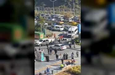 Hastane girişinde kavga: Taraflar tekme tokat birbirine girdi 