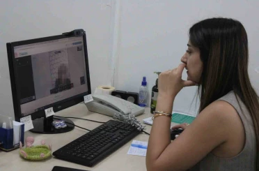 Hastaneye gidemeyen hastaların evine doktor gidiyor 